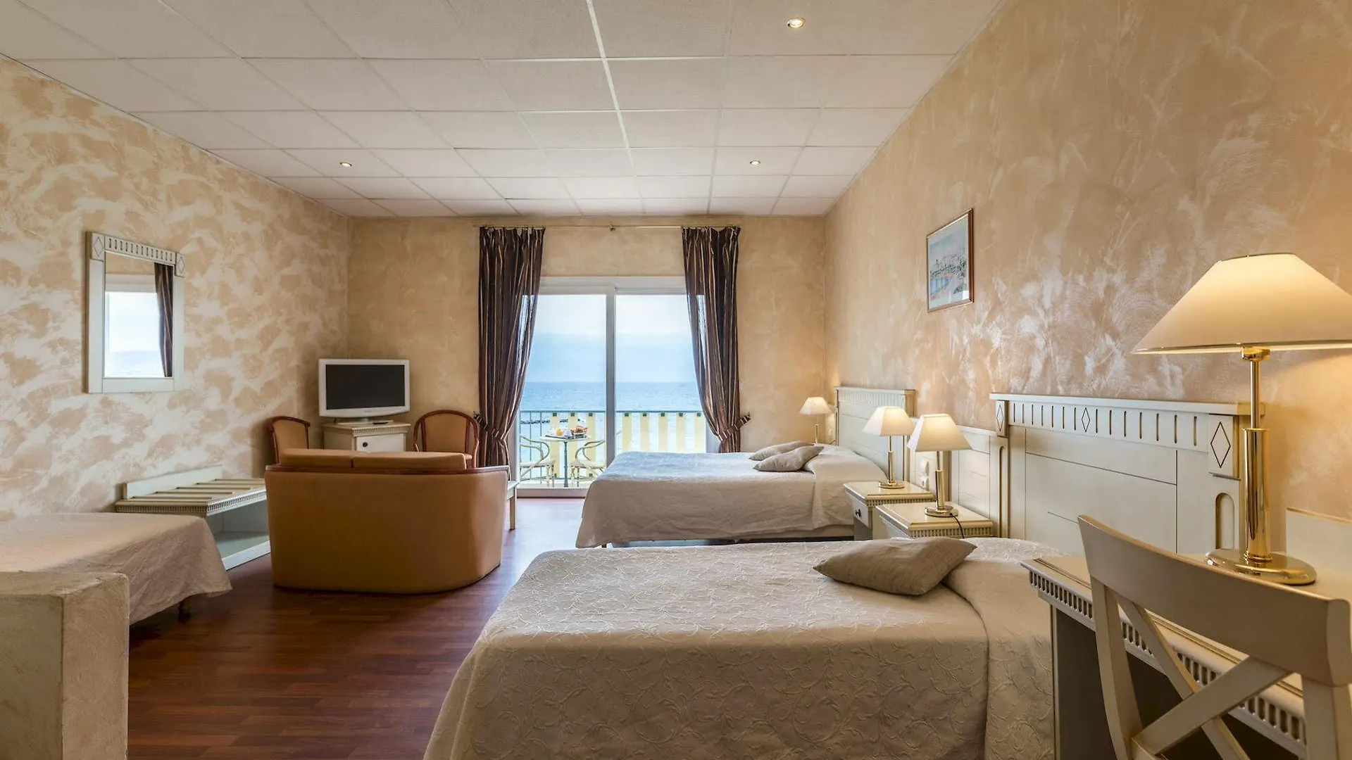 Le Beau Sejour Hotel Saint-Raphael   Saint-Raphael (Var)