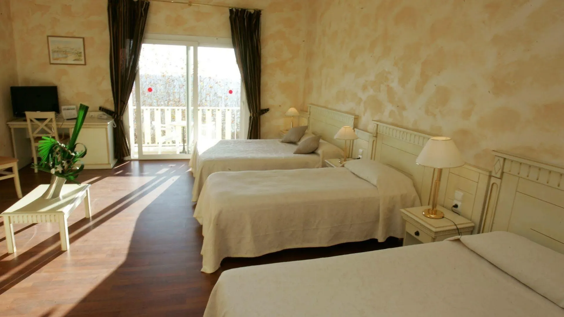 Le Beau Sejour Hotel Saint-Raphael  3*, Saint-Raphael (Var)